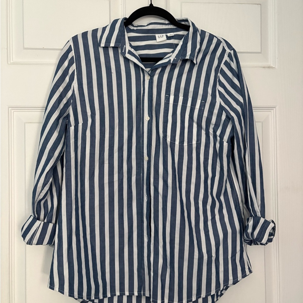 GAP Blue and White Casual Button Down Shirt